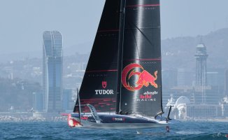 24 hours with the Alinghi team, the Swiss ship that already 'flies' in the waters of Barcelona