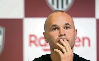 Iniesta says goodbye to Japan to continue playing