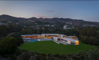 Beyoncé and Jay-Z buy a mansion in California for 200 million and pay it outright