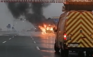 An ambulance catches fire on the AP-6 in Madrid