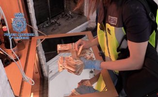 A plot that sold counterfeit condoms to prostitutes falls in Badalona