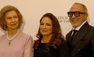 Queen Sofía catches the rhythm of Gloria Estefan