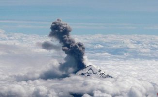 The ashes of the Popocatépetl volcano force the suspension of flights in Mexico City