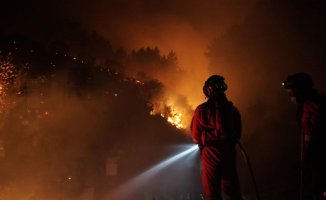 Firefighters control the Hurdes fire that has devastated 8,500 hectares