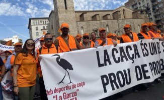 Women hunters also protest in Valencia: "Society looks at us badly"