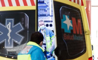 A 38-year-old man suffers a work accident when he is hit by a truck in Villaverde