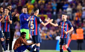 The Camp Nou farewells Busquets and Jordi Alba with honours