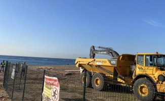Work begins to decontaminate the Sant Adrià de Besòs beach