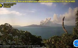 A volcano in Indonesia erupts twice in a row