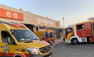 A fire on the ground floor of a building in Usera leaves 18 intoxicated by smoke