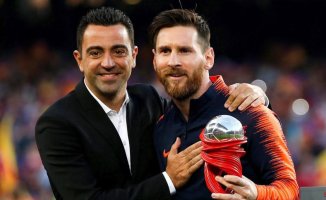 Xavi: "Messi is the best player in history, he deserves to be respected"