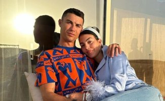Georgina Rodríguez shares a summer photo with the whole family imitating Cristiano's gestures