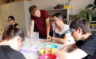 People with intellectual disabilities learn about Europe with international volunteers