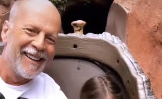 The emotional images of Bruce Willis with his daughters at Disneyland