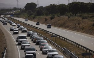 The overturn of a truck on the M-50 causes traffic jams of more than 8 kilometers in Madrid