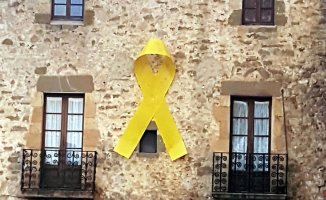 They force the removal of the pro-independence symbols in some thirty Catalan municipalities