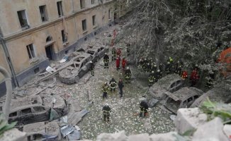 At least four dead from the impact of a Russian missile on a Lviv building