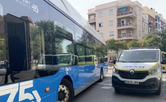 A 67-year-old man is seriously hit by an EMT bus on Alcalá street
