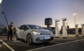 The EU confirms the agreement that will make it mandatory to have chargers for electric vehicles every 60 km