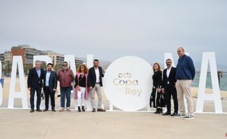The State fines Badalona for installing giant letters on the promenade, without permission