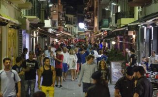 A massive fight forces the closure and evacuation of Calle del Pecado in Sitges