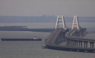 Ukraine attacks the Crimean bridge with marine drones and causes at least two deaths