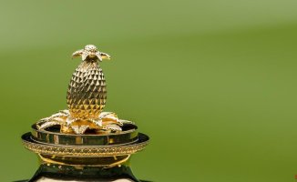 The trophy that Wimbledon crowned with a tropical pineapple