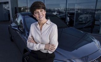 Mar Pieltain, a woman behind the wheel of a Lexus