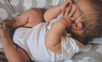 What is the Moro or startle reflex in babies?