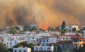 Tour operators divert to Mallorca for tourists affected by fires in Greece