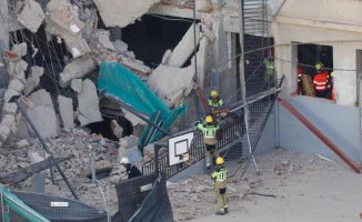 A worker died and two others injured in the collapse of a school in Logroño