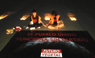 Three activists from Futuro Vegetal invade a track in Barajas