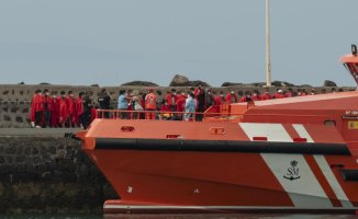 A boat with more than 200 people has been located more than 130 kilometers south of Gran Canaria