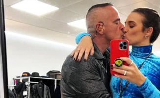 This is the relationship of Eros Ramazzotti and his girlfriend 25 years younger: "Love is deaf, stubborn, it has no age"