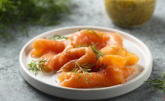 Food alert for the presence of listeria in smoked salmon
