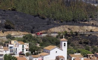 A runaway fire stops right at the gates of Colera: "You looked at the mountain and saw fire everywhere"