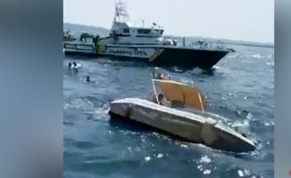 A family from Cerdanyola del Vallès was rescued when their boat sank in the Medes Islands