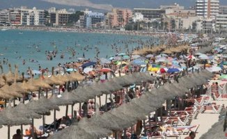 Fecal discharges force the closure of several beaches in the Balearic Islands in the middle of the high season