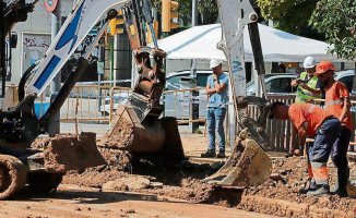 The burst of a large pipe affects the water supply in Sabadell
