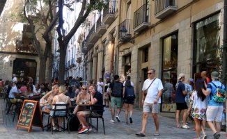 Girona offers free guided tours to those who spend the summer at home to discover the city