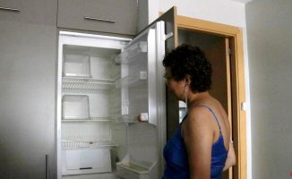 The twenty families of the occupied block of Sabadell are still without electricity a month after the cut