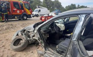 Three injured when a van and a car collide in Valladolid