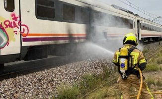 Renfe evacuates 36 passengers after the fire on a train on the Lleida-Zaragoza line