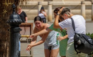 The heat wave marks 45.7ºC in Gran Canaria, where the red warning remains