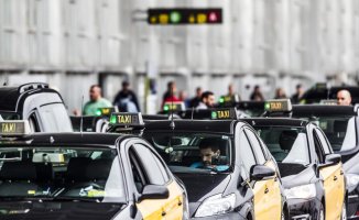 Barcelona taxi drivers lower their protests and prepare a slow march for the 5th