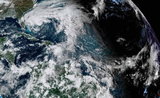 The risk of hurricanes in the Atlantic increases due to high water temperatures