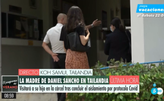 First images of Silvia Bronchalo, mother of Daniel Sancho, arriving at the prison to see her son