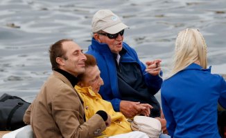 King Juan Carlos goes to sea with his sister Margarita