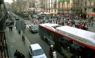 A TMB bus runs over a woman on Barcelona's Rambla
