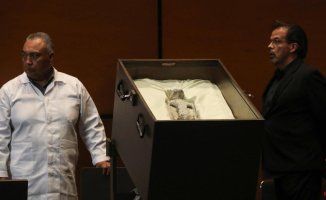 The Congress of Mexico exhibits two "non-human" bodies: it asks to recognize extraterrestrial life